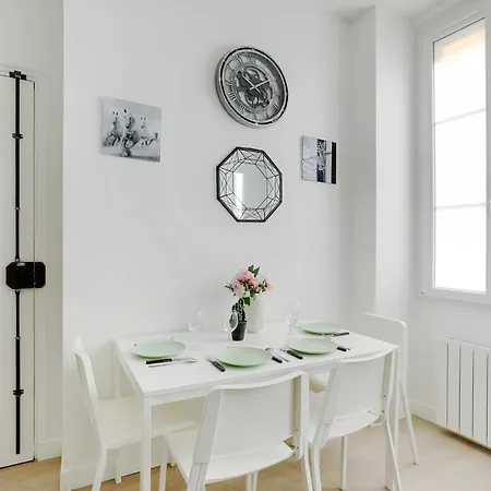 Cosy Apartment In Batignolles Guy Mocquet